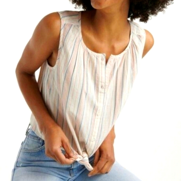 🆕🌿LUCKY BRAND TOP🌿 - Picture 1 of 5